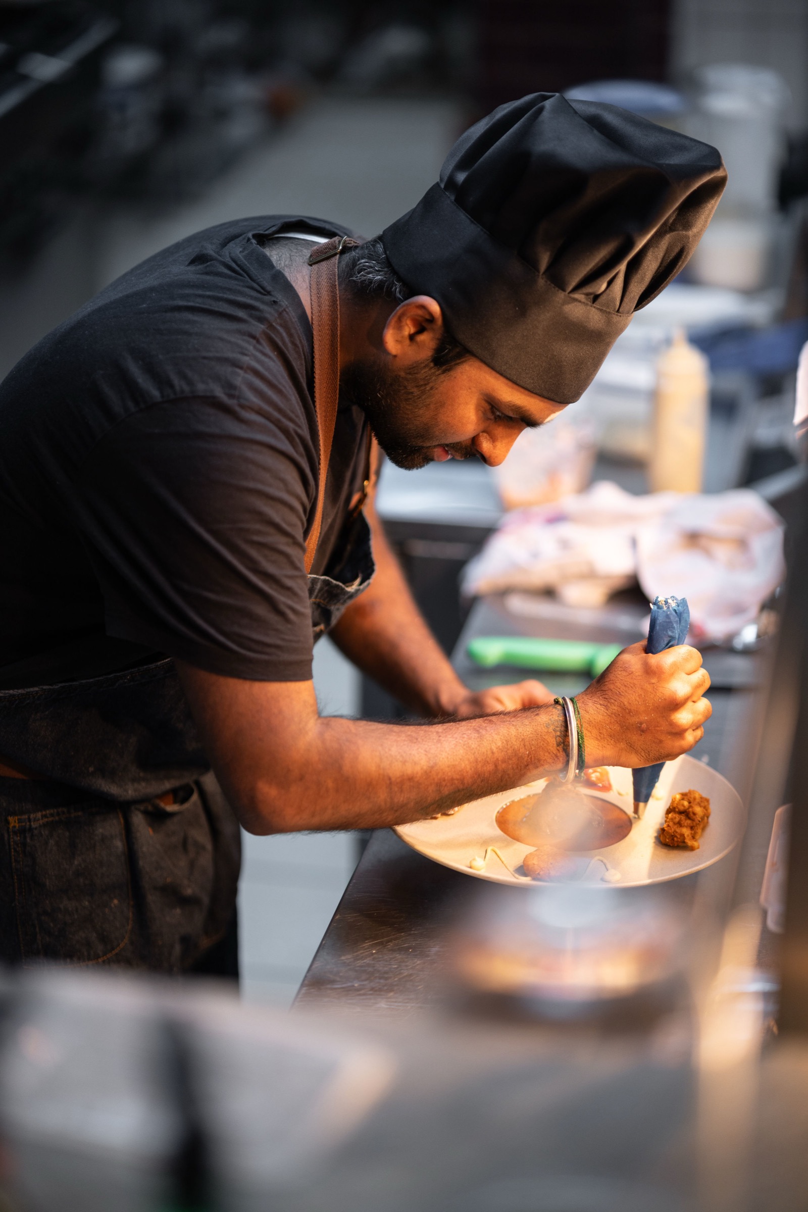 Head Chef Raj plating a course in the Késarum kitchen, Southampton